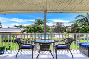 Inland condo with pool, spa, tennis and steps to beach Guest house, Marco