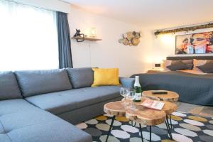 Spirit Apartments - Studio 1 und 2 - Küche - Parkplatz, Engelberg