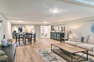 1 Mi to Seawall Dog-Friendly Home! Guest house, Galveston