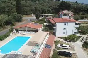 Pleasant apartment in with terrace, Benitses