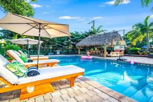 Chique Pool and Tiki Resort, Pompano Beach