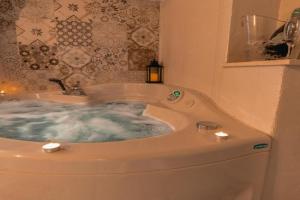 Suite Pietra Bianca - Relax & SPA Guest house, Martina Franca