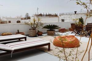 Cool loft in the old town with rooftop terrace and fireplace Apartments, Tarifa