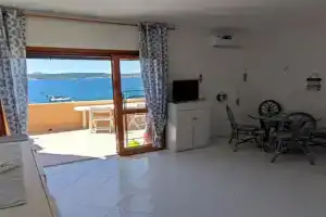 Appartamento Oltremare vista mare Apartments, La Maddalena