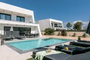 SunWhite Villas - Private Pool & Cozy Atmosphere, by ZanteWize, Laganas