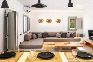 Anatelo house, Fira