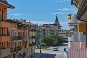 Lounge Del Duca, centralissimo bicamere su due livelli - posto auto a richesta Apartments, Grado