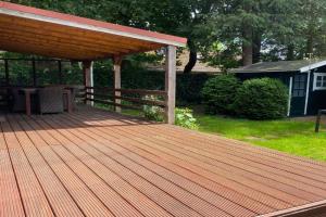 Ruim privacyvol chalet met overdekt terras, Ermelo