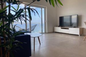 Lovely Sea View 3 Bedroom Apt in Gozo., Marsalforn