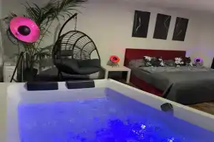 FiftyShades Apartmán s vířivkou, Jihlava