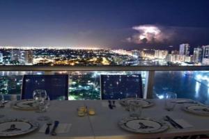 Stunning Penthouse Suite Waterfront 2BD 2BA, Hollywood