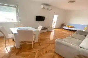 Two-bedroom apartment with parking and sea view, Rafailovici