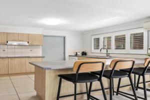 Chillax - Walk to Beach, Sauna, Pet-Friendly, Sleeps 6 Guest house, Coffs Harbour