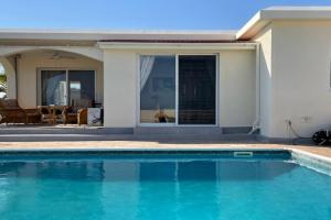 Coral Bungalow Villa, Coral Bay