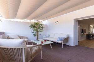 Bravissimo Eiximenis, with beautiful terrace and views Apartments, Girona