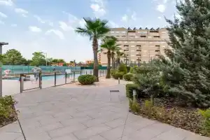 Moderno apartamento con Piscina y Parking, Granada