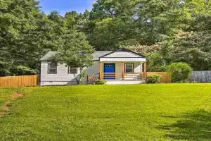 Family-Friendly Home about 3 Mi to Downtown! Guest house, Atlanta
