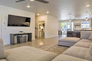 Sunny Resort Townhome and Balcony and Pool Access, St. George