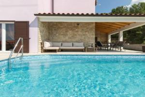 Villa El Istria, Labin