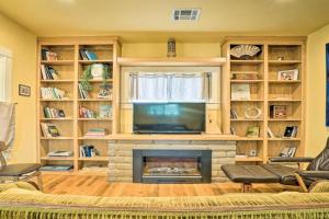 Cozy Gem Fire Pit, Patio and Views! Guest house, Las Cruces