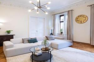 Old Modern and Spacious 2 bedroom Apartment, Riga