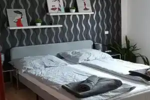 Barackos Apartman, Tapolca