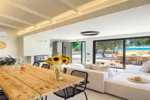 Sunset Beach House, Villa Only 50m from the Beach, Stavros