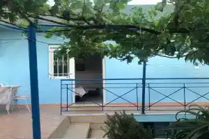 Dina House, Himare