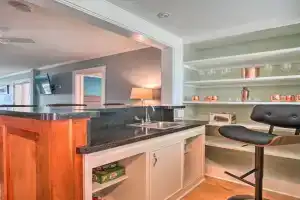 Downtown Retreat with Grill, Fire Pit and Wet Bar Guest house, Lake George