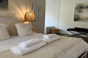 ENCHANTING SELF-CATERING VILLA with QUEEN BED AT BOKMAKIERIE VILLAS, Windhoek