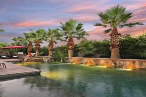 Paramount - Relax & Entertain w/ Resort Amenities - Pool/Spa & Full Game Room!, Indio