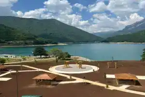 Elena Apartment, Pluzine