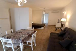 M.H Bovio Apartment, Follonica