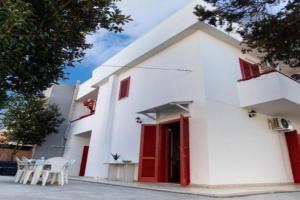 Villa Casaluce con giardino a 5 minuti dalle spiagge, Porto Cesareo