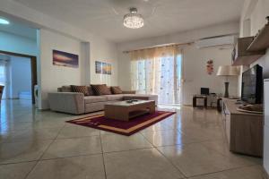 Modern , quiet , family friendly & fully furnished apartment, Vlore