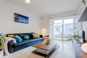 Stylish 2BR Apt with balconies in St Julians, Paceville - APT 6 by Vaganza Apartments, Pembroke
