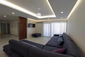 Alvi apartment, Golem