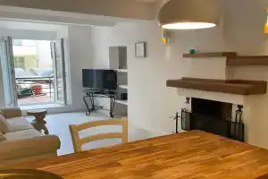 Summerhouse 2 bed quiet Old balcony100m beach, Nice