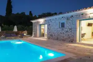 Villa di pietra II, Liapades