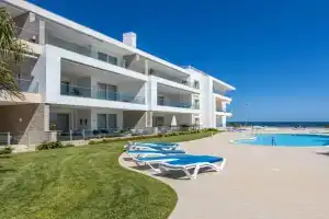 CoolHouses Algarve, 3 Bed modern Flat, outdoor & Indoor pools, Gym, Amor à Vida, Lagos