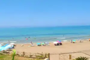 Beachfront Loft Apartment - Corfu, Agios Gordios