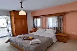 ANASSA HOME A Spacious Cretan House Next To The Sea, Family and Couple Friendly with Terrace in & Ierapetra, Makriyialos