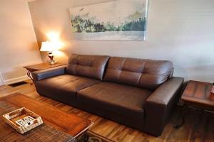 Entire Home/Firm Queen Bed/3 Miles to Downtown Indy Guest house, Indianapolis