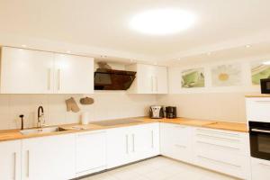 bonquartier - HOUSE 5BR - GARDEN - FOREST - TOP ROAD CONNECTION, Siegburg