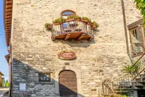 La Casa nel Borgo, Salo