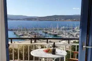 THE HOWARD PLACE - ENTIR HOME WITH A SEA VIEW FOR 5 GUESTs, Agios Nikolaos