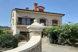 Strandhaus Roko Apartments, Oltre