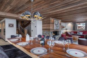 Le Cheval Blanc et Le Loup Blanc, jacuzzi, hammam, skis aux pieds Guest house, Meribel