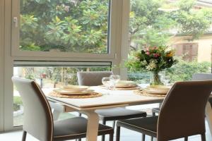 Magnolia Lake city center Free Parking Apartments, Como