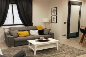 Glory Suite Zurriola Beach with AC Apartments, San Sebastian